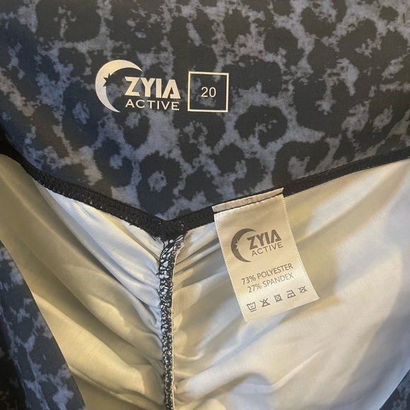 Zyia Active Stone Leopard Scrunchy Light & Luxe Leggings EUC - Picture 4 of 5